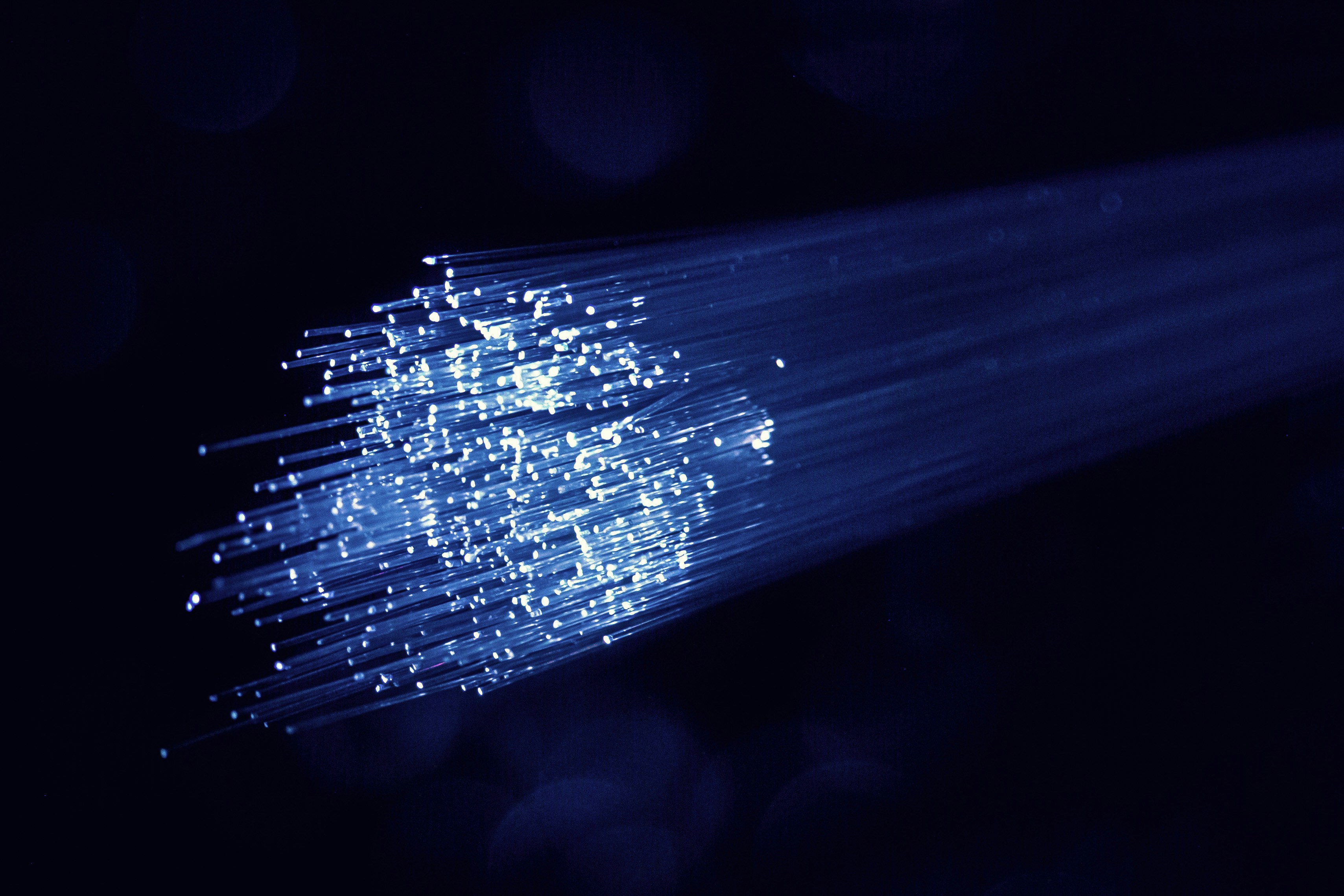 How to Choose a Fibre Optic Cable: ADSS, Loose Tube, and Ribbon Explained