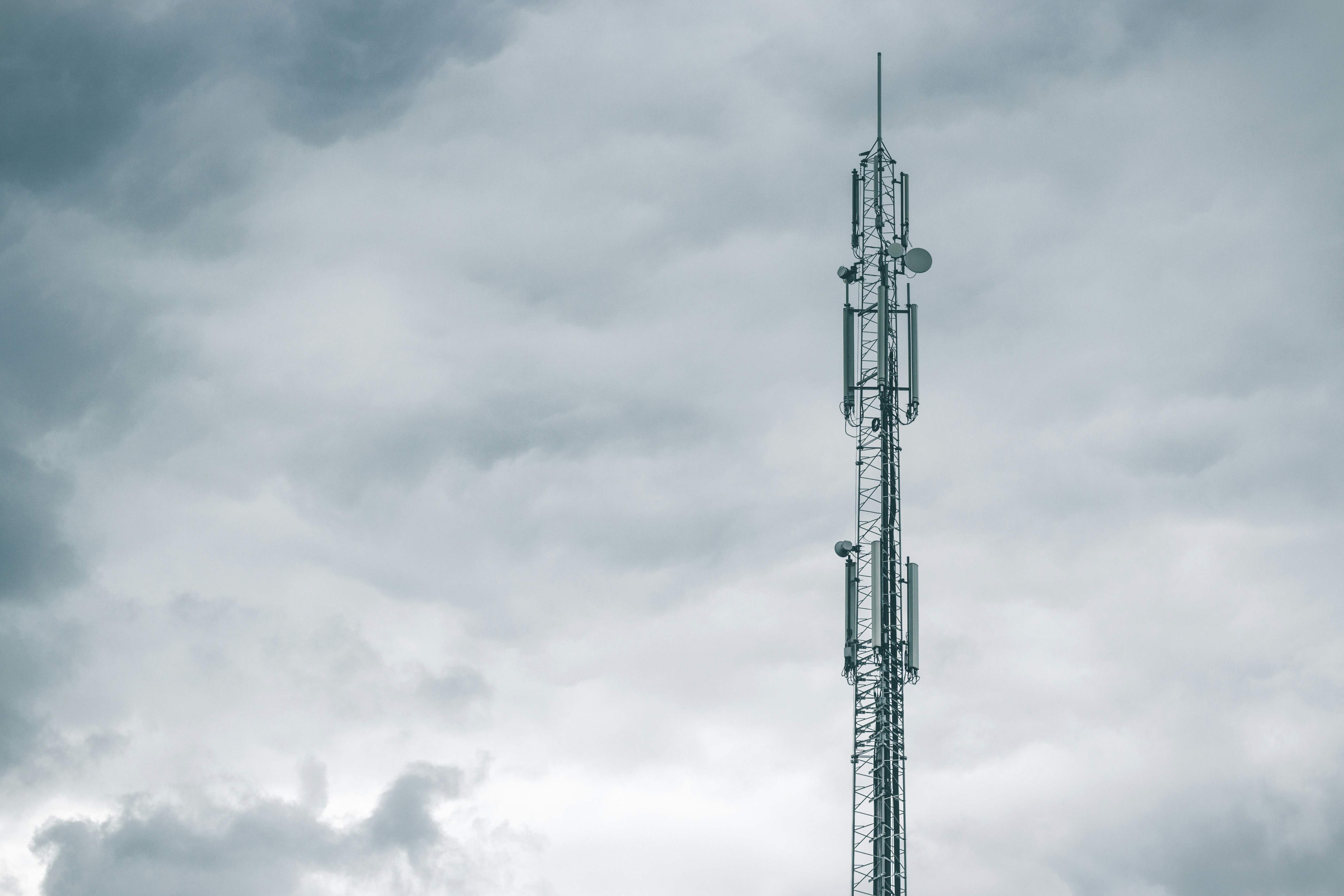 What Is Noise Figure? Cascade Noise, the Friis Formula and Where to Put the LNA